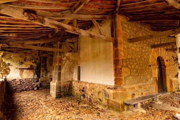 Iglesia románica de maría magdalena en poo de cabrales