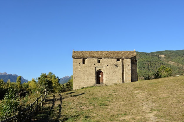 Iglesia románica y mozárabe de San Juan de Busa, ruta de las iglesias románicas del Serrablo, provincia de Huesca, Aragón, España