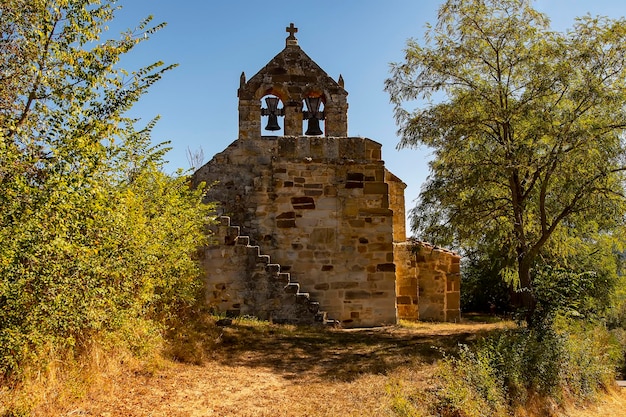 Iglesia románica de San Cosme y San Damián en Villaverde del Hito.