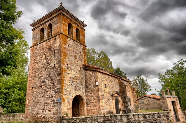 Iglesia románica de San Justo y Pastor de Villar.