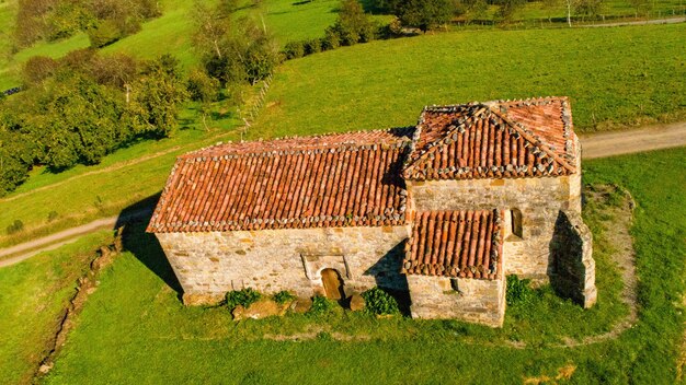 Iglesia románica de san martín en escoto