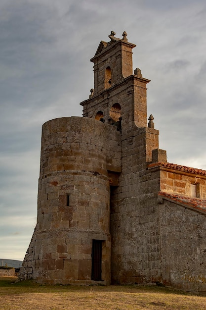 iglesia románica de san miguel en la riva