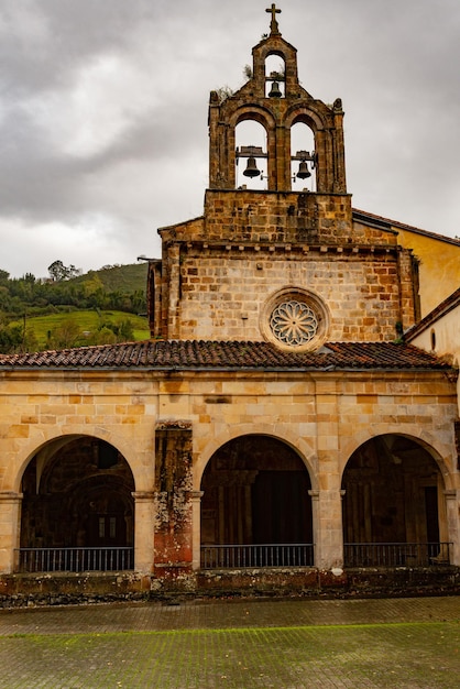 Iglesia románica de san salvador