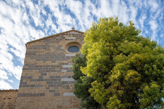 Iglesia románica de san vicente en vilamalla girona cataluña españa