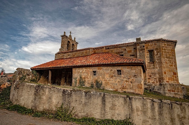 Iglesia románica de santa juliana en aldueso