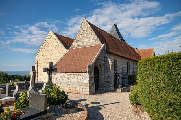 Iglesia Saint Valery y cementerio en Varangeville sur mer