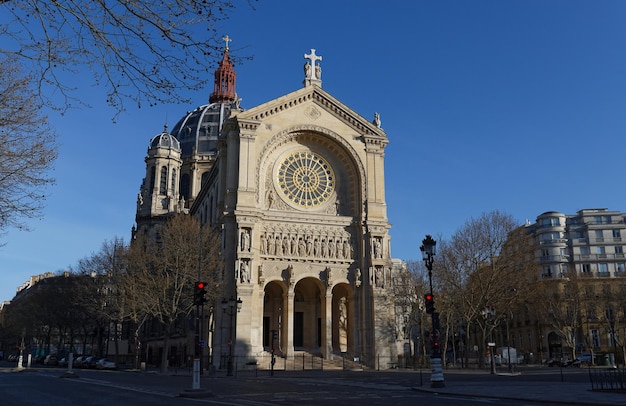 Iglesia de San Agustín París Construida entre 1860 y 1871, esta iglesia está situada en el cruce de Boulevard Haussmann y Boulevard Malesherbes.