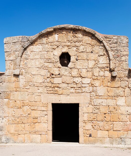 Iglesia de San Giovanni di Sinis en un día claro