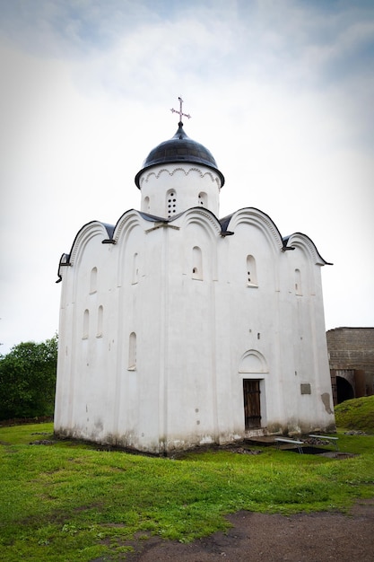 Iglesia de San Jorge en Staraya Ladoga San Petersburgo Rusia Junio 2022