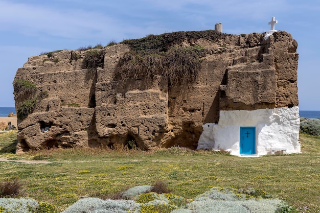 Iglesia de San Nicolás en la roca en la isla de Skyros Grecia