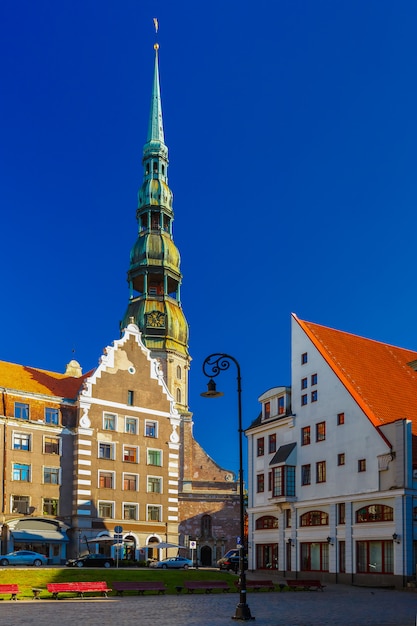 Iglesia de San Pedro en el casco antiguo de Riga, Letonia