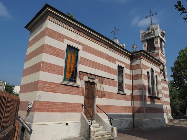 Iglesia de Santa Isabel en la aldea de Leumann en Collegno