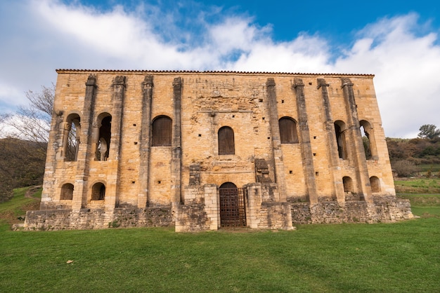 Foto iglesia de santa maria del naranco oviedo asturias españa