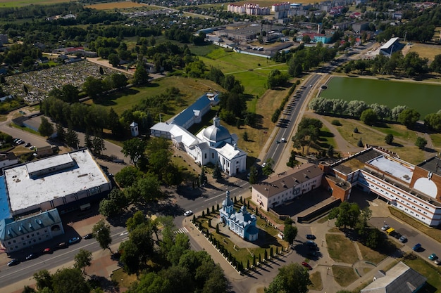 La iglesia de santa teresa de ávila es una iglesia católica en la ciudad de shchuchin en belarusold chur