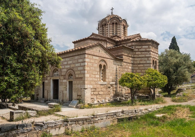 Iglesia de los Santos Apóstoles en el Foro griego en Atenas Grecia