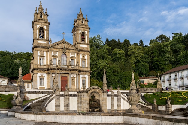 Iglesia del santuario de Bom Jesus do Monte, en Braga, Portugal.