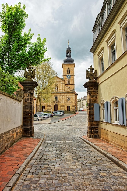 Iglesia de St Jakob en el centro de la ciudad de Bamberg en Alemania. También se llama Jakobsskirche, una basílica romana