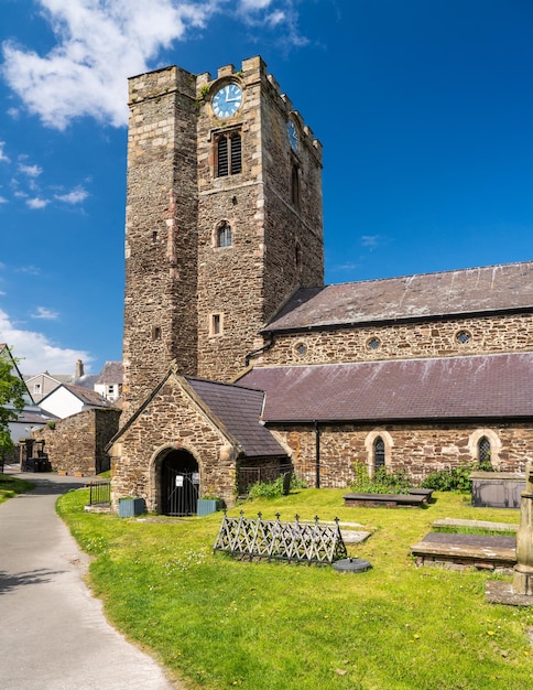 Iglesia de St Marys en el histórico Conwy en el norte de Gales