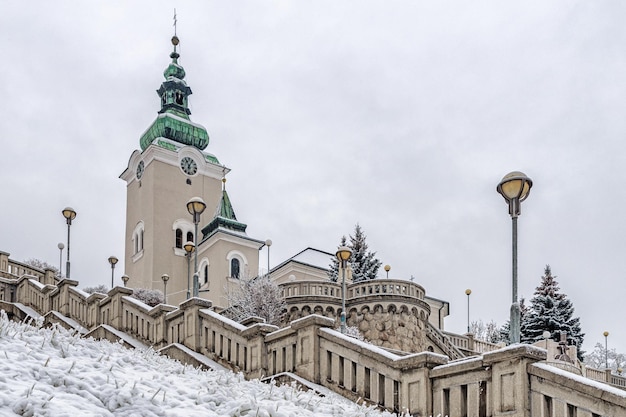 Iglesia de St Ondrej en la ciudad Ruzomberok Eslovaquia