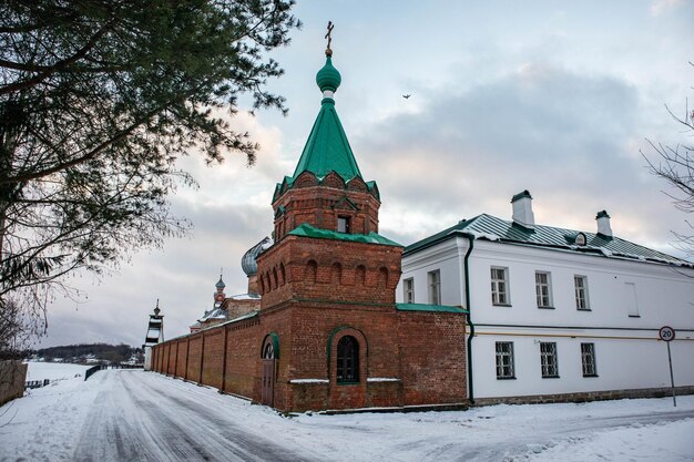 Foto la iglesia en staraya ladoga, rusia