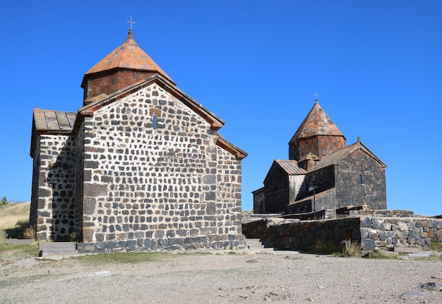 Iglesia Surp Arakelots e Iglesia Surp Astvatsatsin en el monasterio de Sevanavank en Armenia