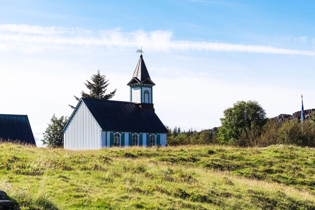 Iglesia de Thingvallakirkja en Thingvellir en otoño