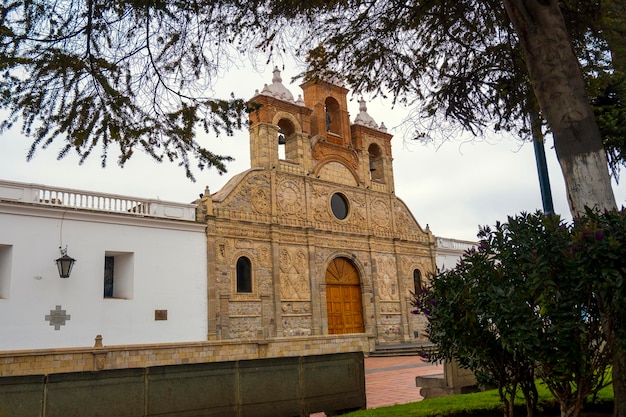 igreja a catedral centro histórico da cidade de riobamba equador