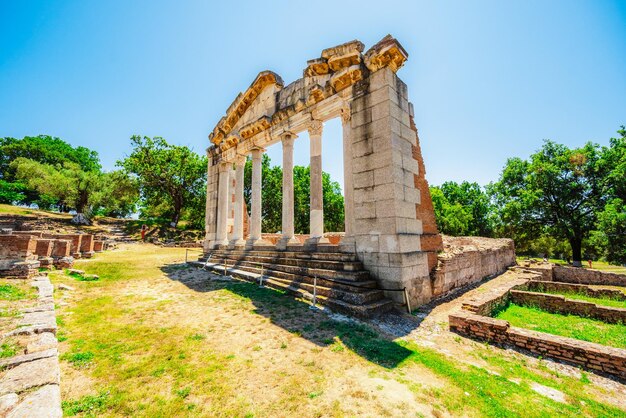 Foto igreja bizantina de santa maria em apolônia ruínas do templo na antiga apolônia, albânia