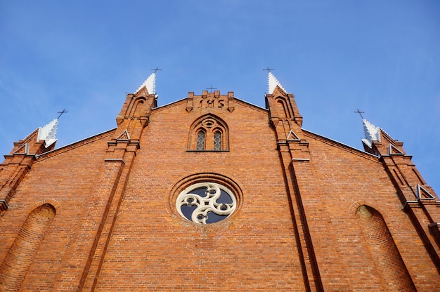Igreja Católica de St. Andrew, vila de Naroch, região de Minsk, Bielorrússia.