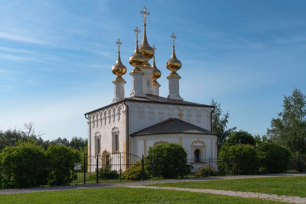 Igreja da Entrada do Senhor em Jerusalém em um dia ensolarado de verão Suzdal Vladimir region Rússia