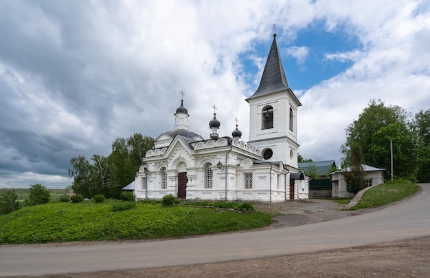 Igreja da ressurreição na cidade de Tarusa Kaluga região Rússia