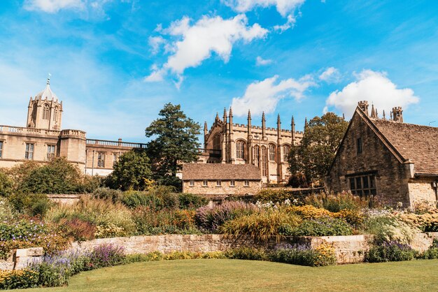 Igreja de Cristo com o War Memorial Garden em Oxford, Reino Unido