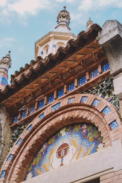 Igreja de estilo modernista europeu em uma cidade na Costa Brava.