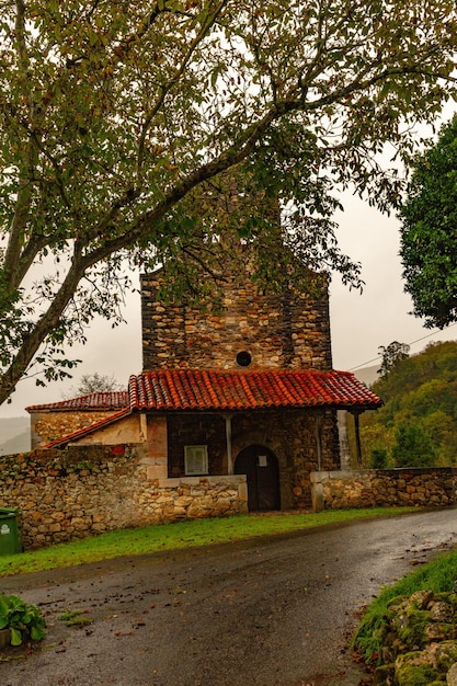 Igreja de San Bartolome em Belmonte de Miranda