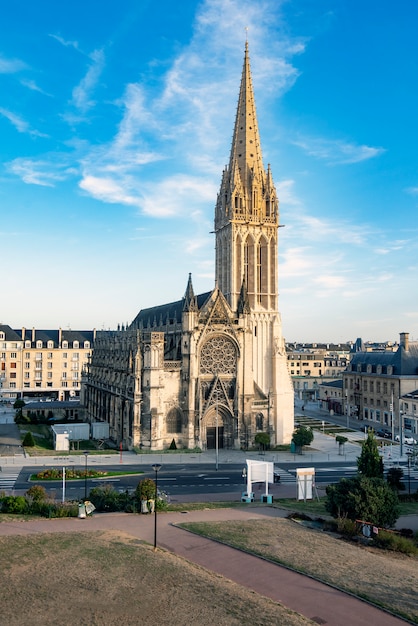 Igreja de San Pedro em Caen