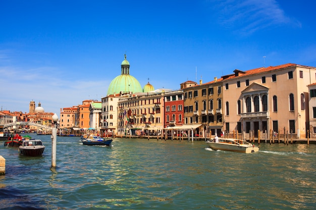 Igreja de San Simeone e Giuda na paisagem de Veneza