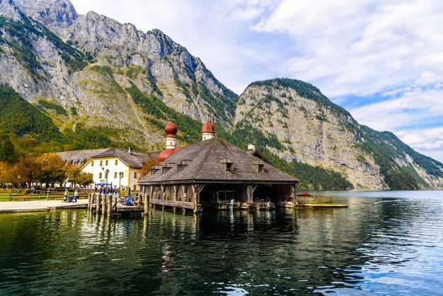 Igreja de São Bartolomeu em Koenigssee Konigsee Berchtesgaden National Park Baviera Alemanha