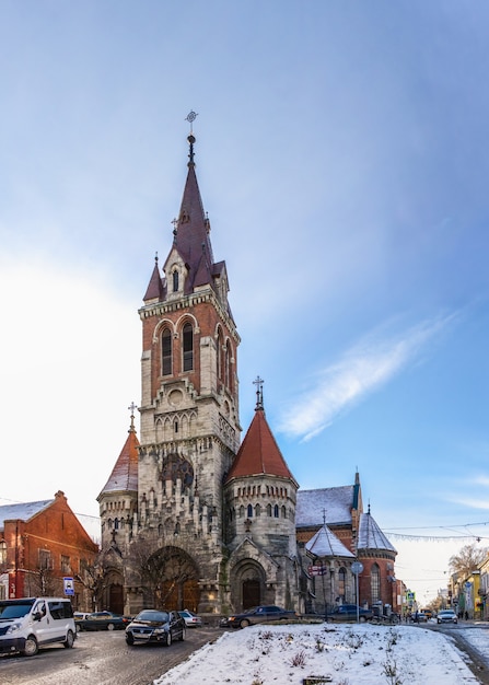 Igreja de são estanislau em chortkiv, ucrânia, em um dia ensolarado de inverno