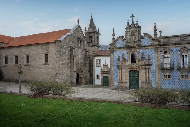 Foto igreja de são francisco no largo de são francisco guimaraes, portugal