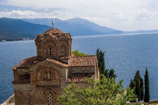 Igreja de São João em Kaneo contra o Lago Ohrid