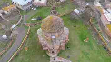 Foto igreja de são joão mastara província de aragatsotn armênia aken com um drone