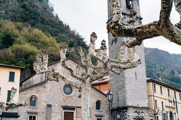 Igreja de São Jorge na cidade de Varenna Lago como Itália