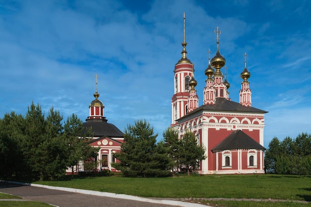 Igreja de São Miguel Arcanjo em um dia ensolarado de verão Suzdal região de Vladimir Rússia