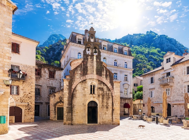 Igreja de São Miguel na cidade velha, Kotor, Montenegro.