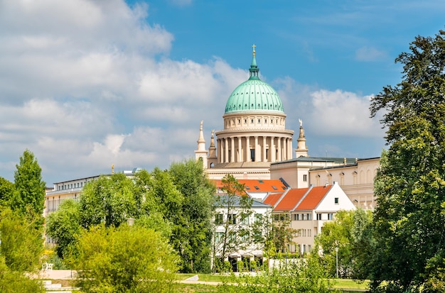 Foto igreja de são nicolau em potsdam, brandeburgo, alemanha