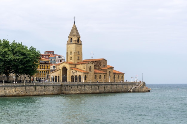 Foto igreja de são pedro de 1945 a 1955 gijon espanha