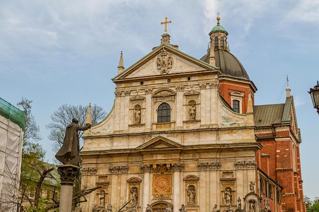 Igreja de São Pedro e São Paulo no distrito da Cidade Velha de Cracóvia, Polônia