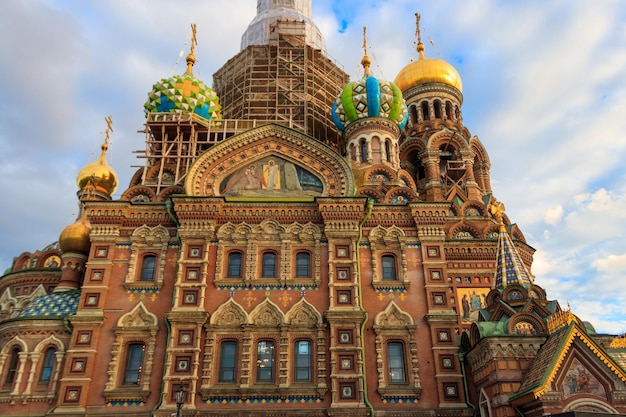 Igreja do Salvador do Sangue Derramado ou Catedral da Ressurreição de Cristo é um dos principais pontos turísticos de São Petersburgo Rússia