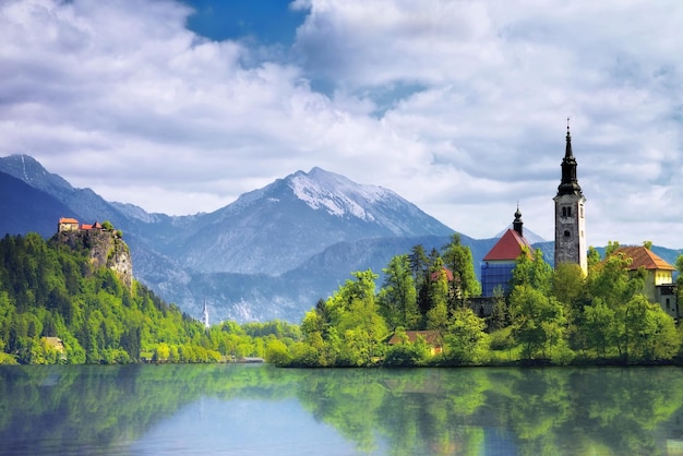 Igreja e castelo do Lago Bled