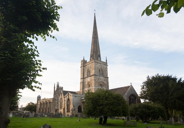 Igreja e cemitério em Burford